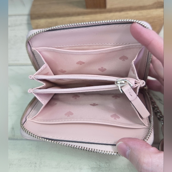 Kate Spade Dani wallet in the Briar Lane Quilted in Rosy Cheeks Color, EUC - Picture 11 of 14